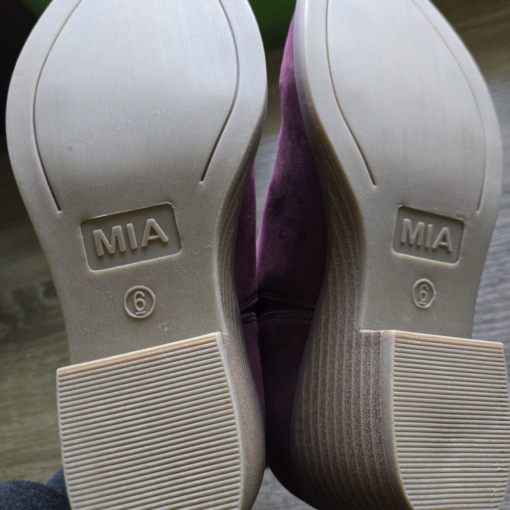 MIA Sheelah Maroon Bootie - Picture 3 of 5